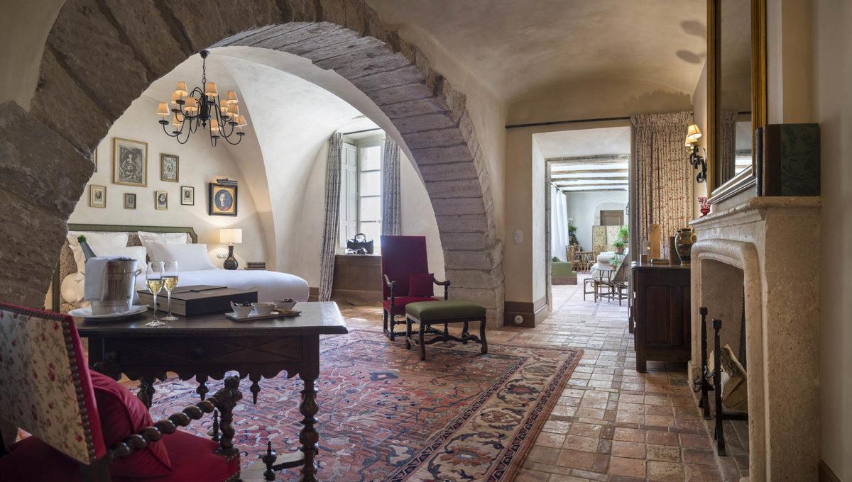 La-bastide-de-gordes-5-star-luxury-hotel-provence-suite-baron-de-simiane-living-room-fireplace
