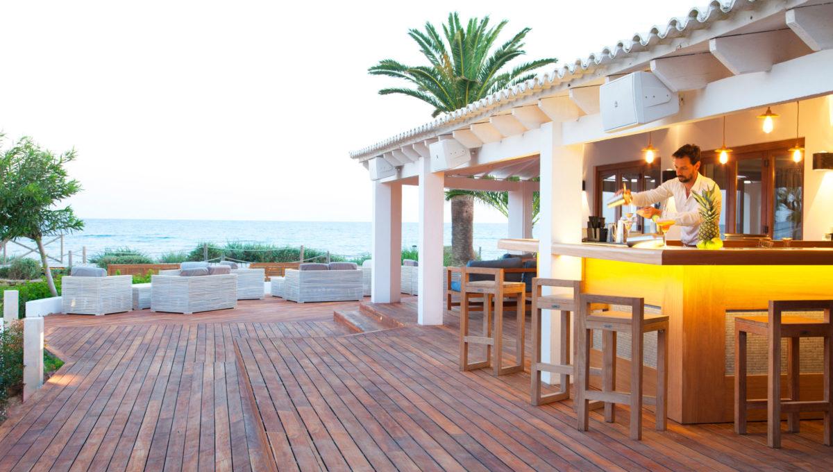 gecko-beach-club-formentera-bar-terrace-cocktails-model-IMG_8240
