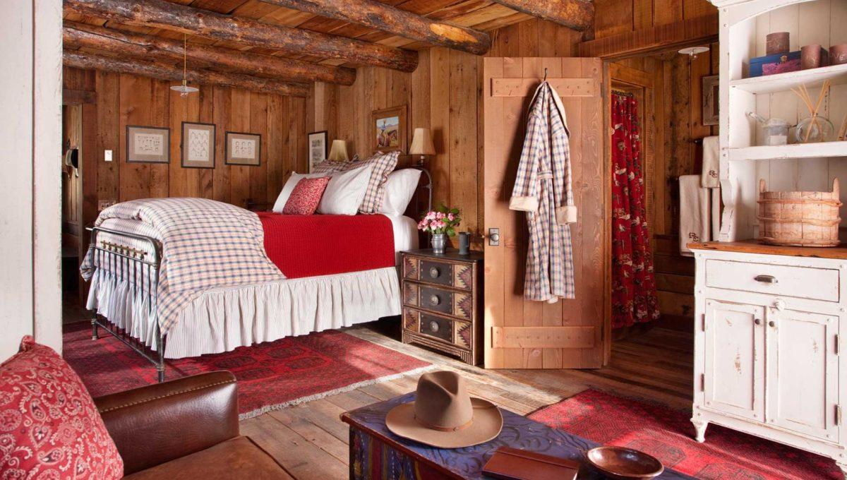 ranch-at-rock-creek-barn-bedroom.ngsversion.1420049048798.adapt.945.2
