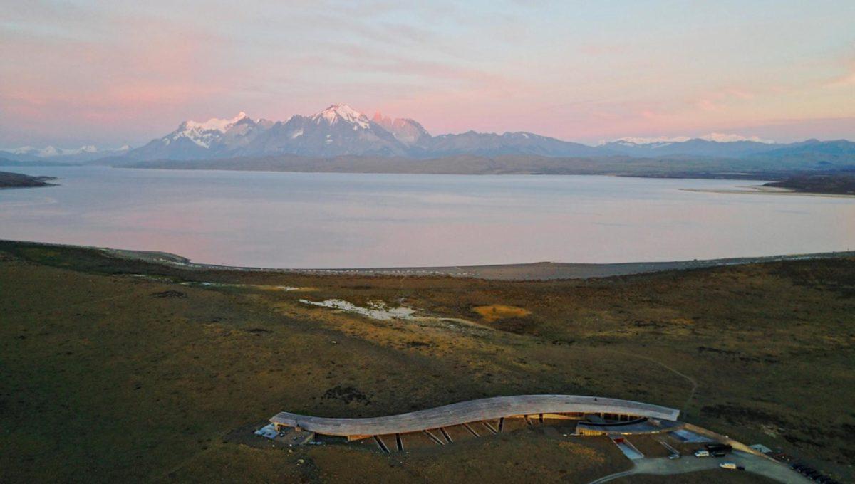 tierra-patagonia-Eric-Firnhaber_Exploring-Patagonia_Torres Lodge.ngsversion.1491317917513.adapt.945.2