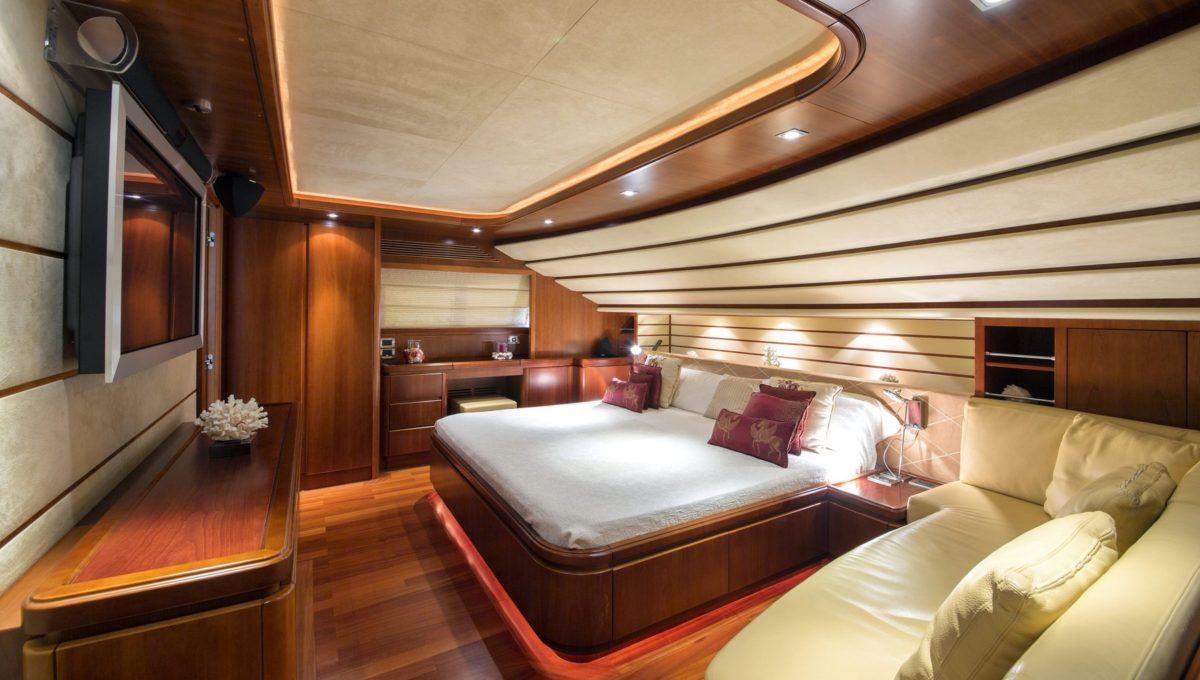 charter-yacht-annemarie-guest-stateroom2