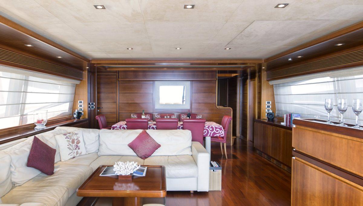 charter-yacht-annemarie-saloon-looking-forward