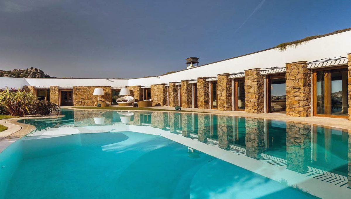 Luxury-Villa-Sardinia-Miata-Rent-PortoCerv01
