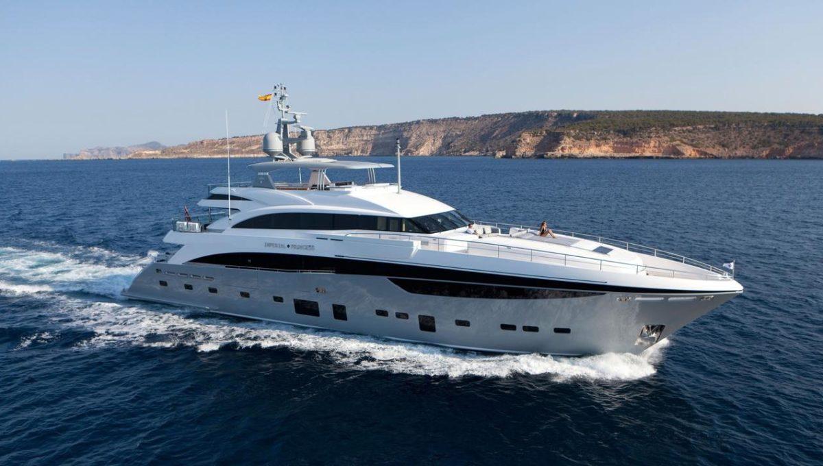 Motor Yacht IMPERIAL PRINCESS BEATRICE by Sunseeker - Profile Underway