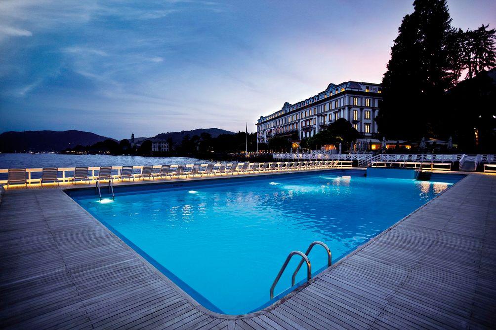 leonardo-1102042-View_of_Villa_d_Este_from_the_floating_swimming_pool_S-image