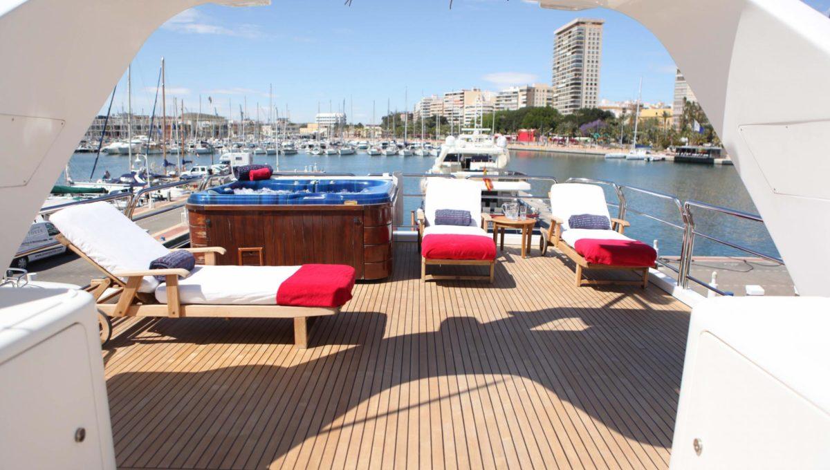 Anypa-yacht-Benetti-100-sun-deck